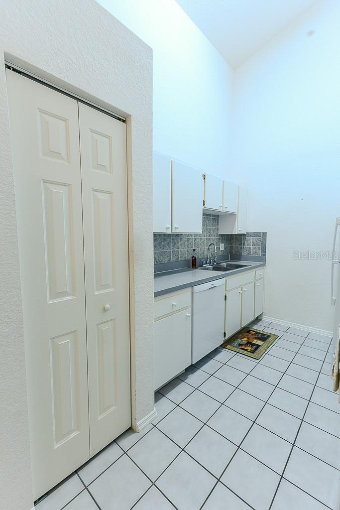 Image 8 of 37 For 682 Green Valley Road C5