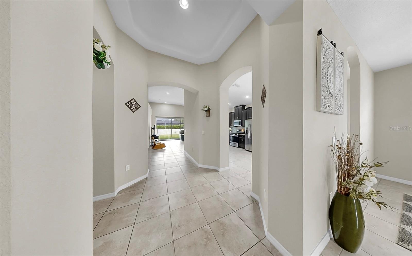 Image 12 of 35 For 17523 Buckingham Garden Drive