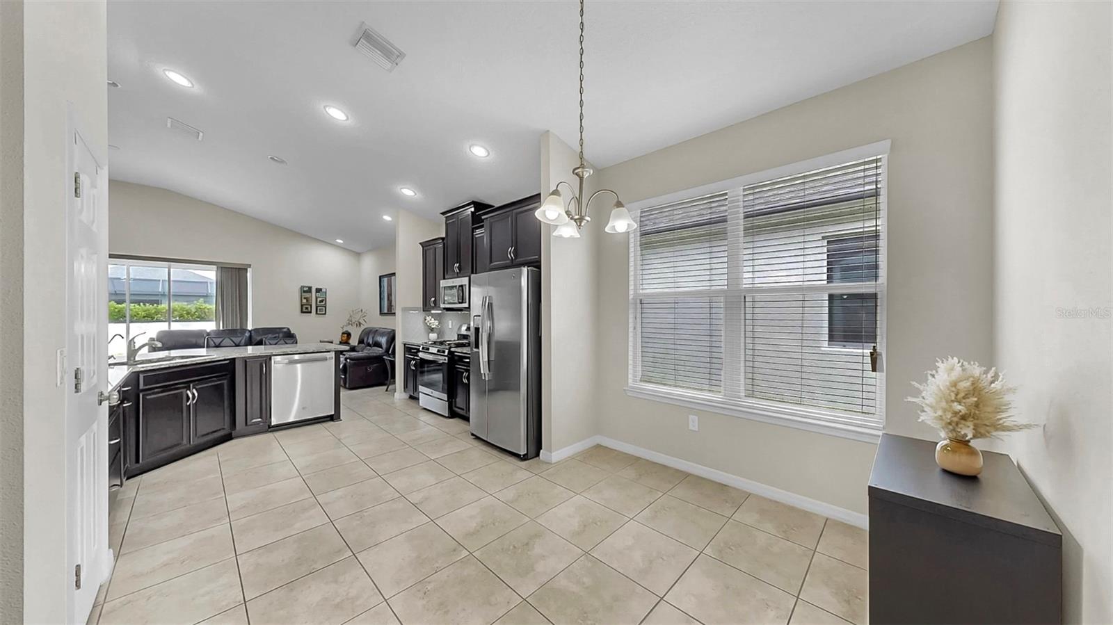 Image 16 of 35 For 17523 Buckingham Garden Drive