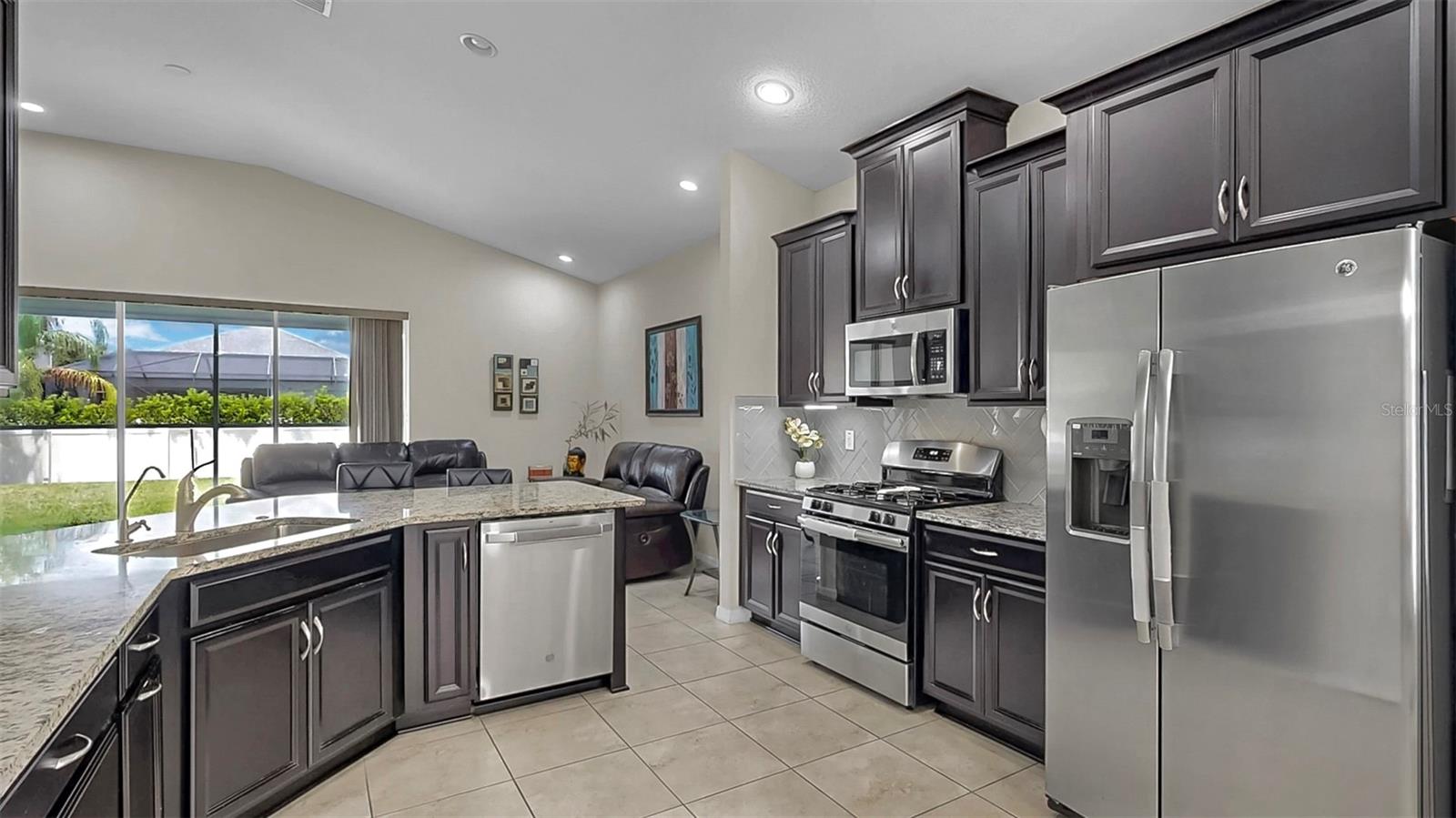 Image 19 of 35 For 17523 Buckingham Garden Drive