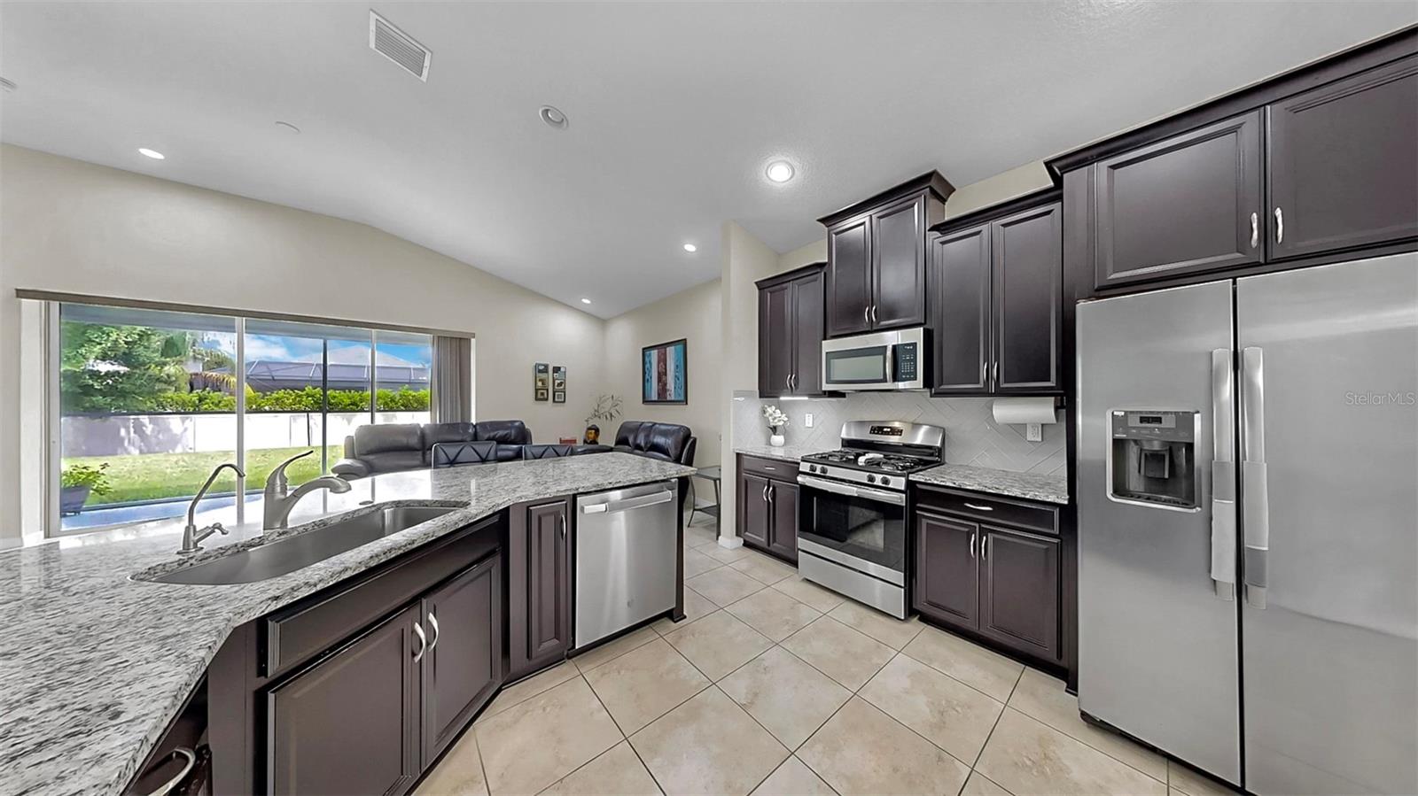 Image 20 of 35 For 17523 Buckingham Garden Drive