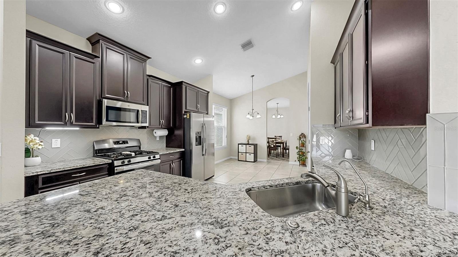 Image 21 of 35 For 17523 Buckingham Garden Drive