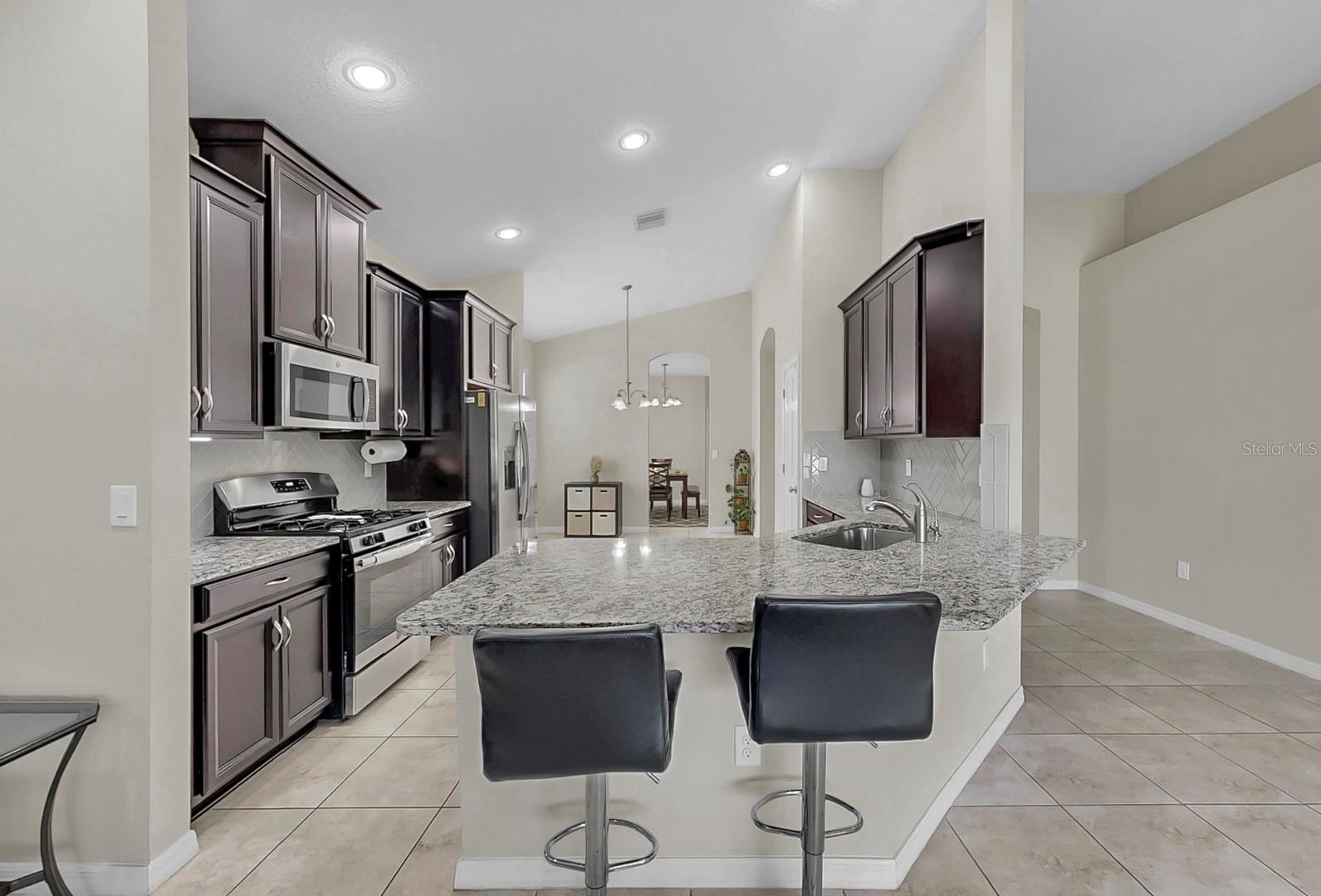 Image 23 of 35 For 17523 Buckingham Garden Drive