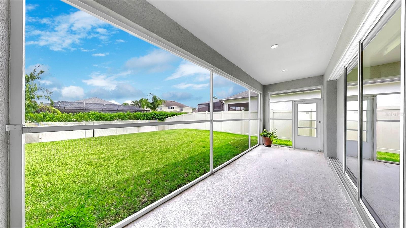 Image 32 of 35 For 17523 Buckingham Garden Drive