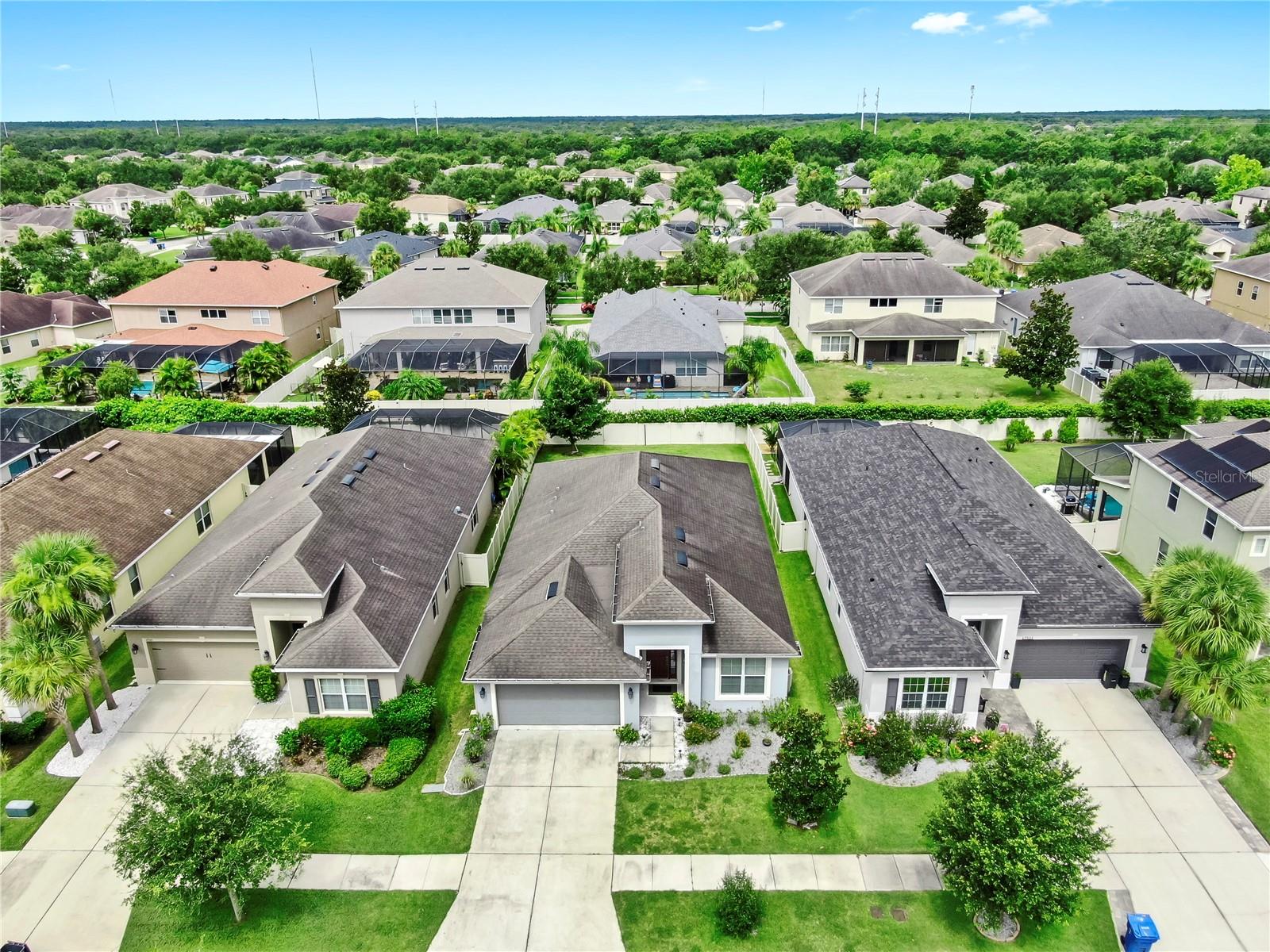Image 5 of 35 For 17523 Buckingham Garden Drive