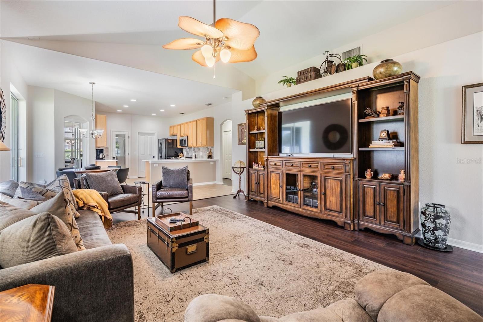 Listing photo id 10 for 1519 Flatwood Court