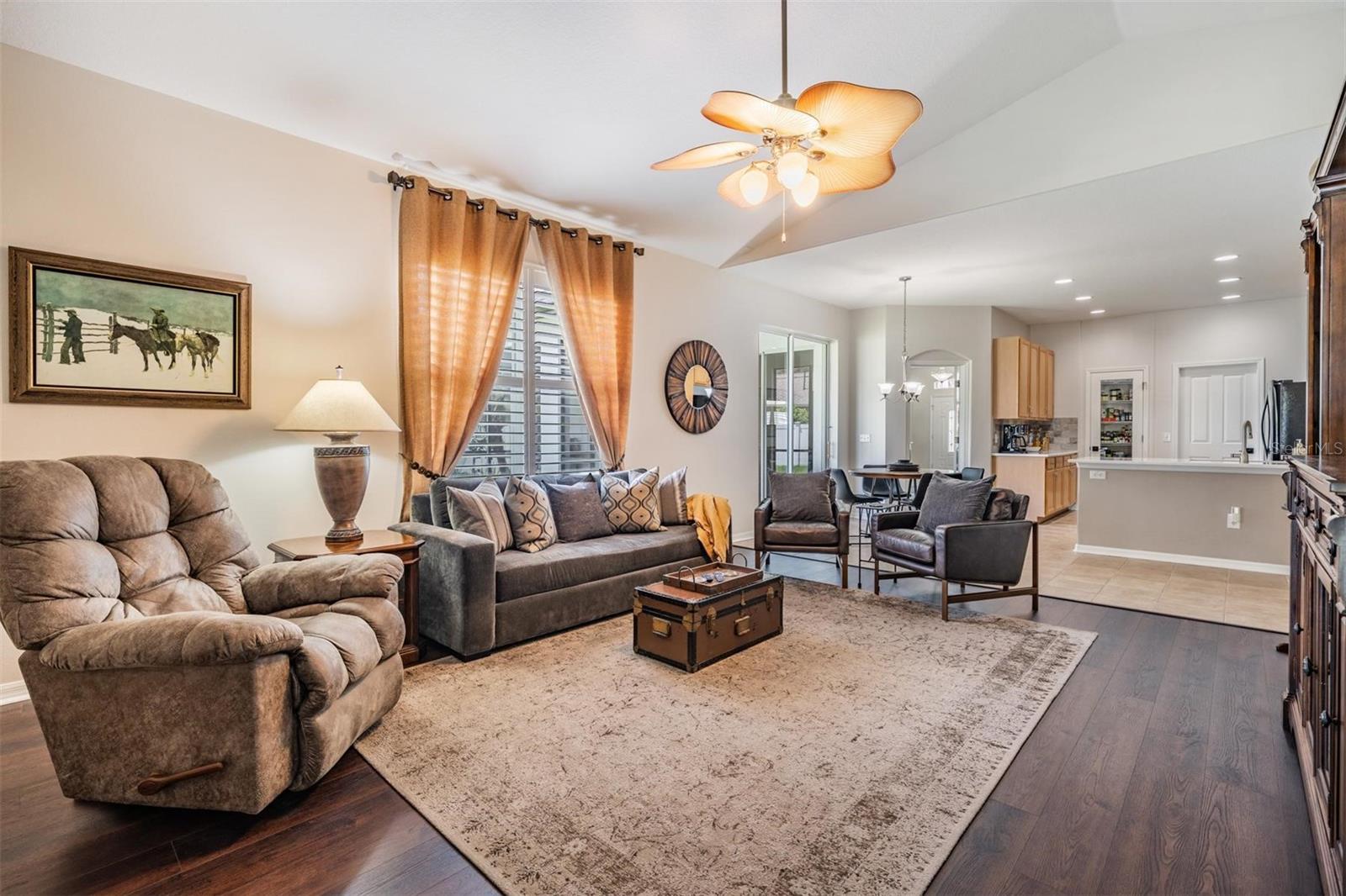 Listing photo id 12 for 1519 Flatwood Court