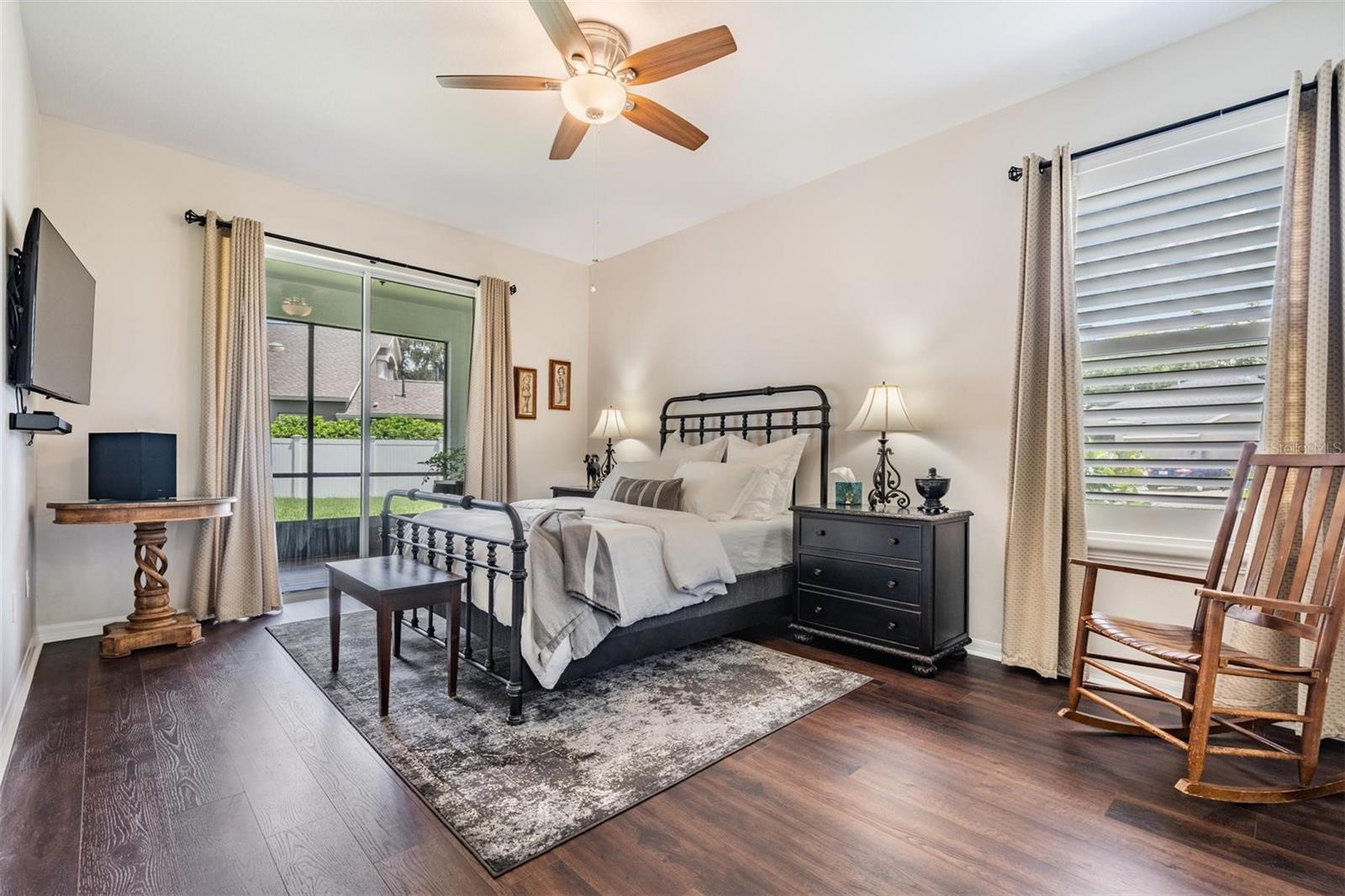Listing photo id 13 for 1519 Flatwood Court