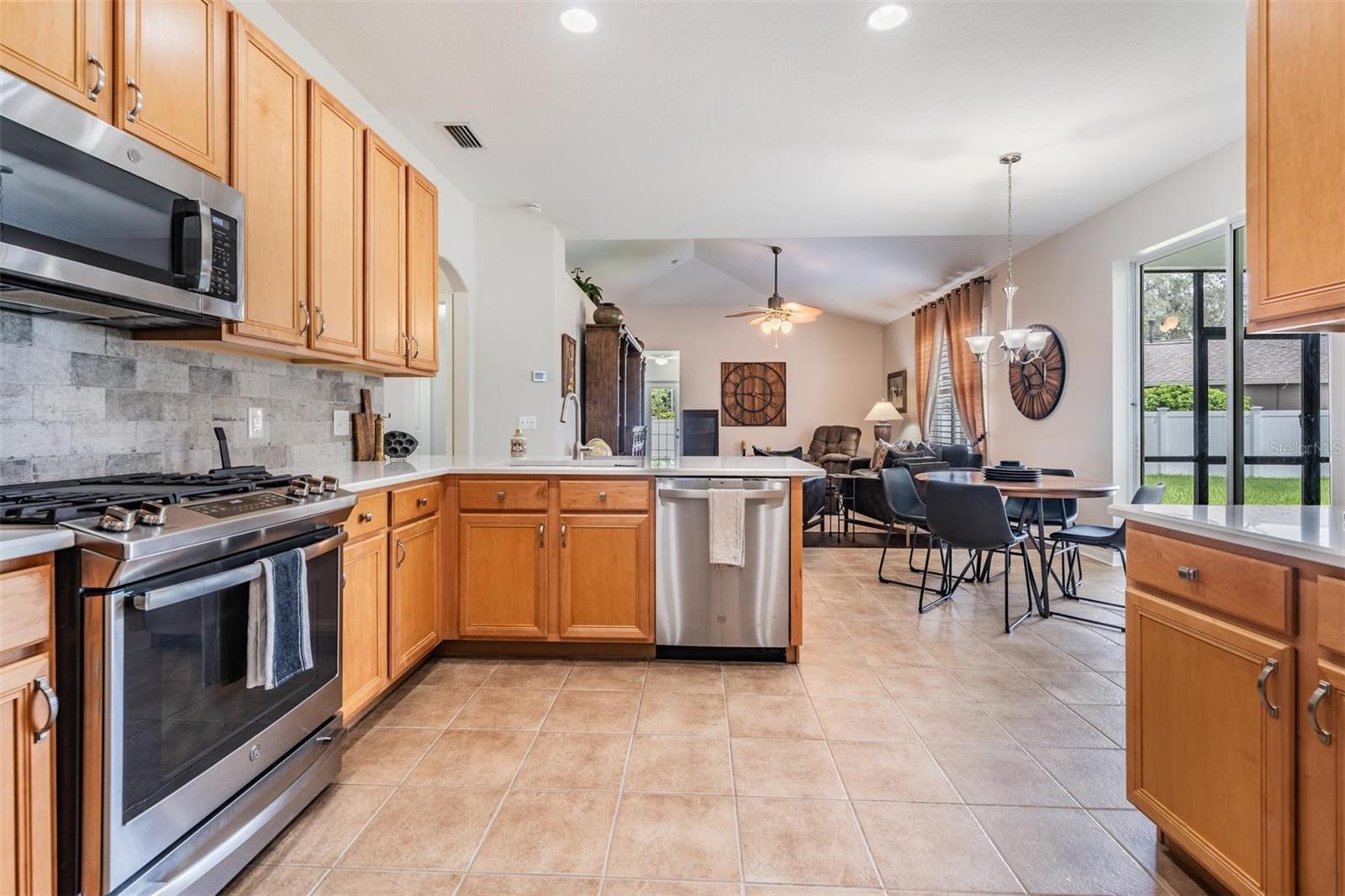Listing photo id 19 for 1519 Flatwood Court