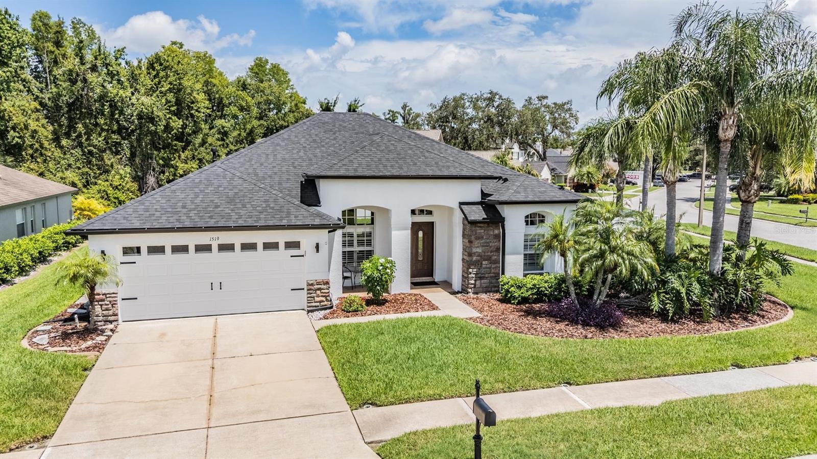 Listing photo id 1 for 1519 Flatwood Court