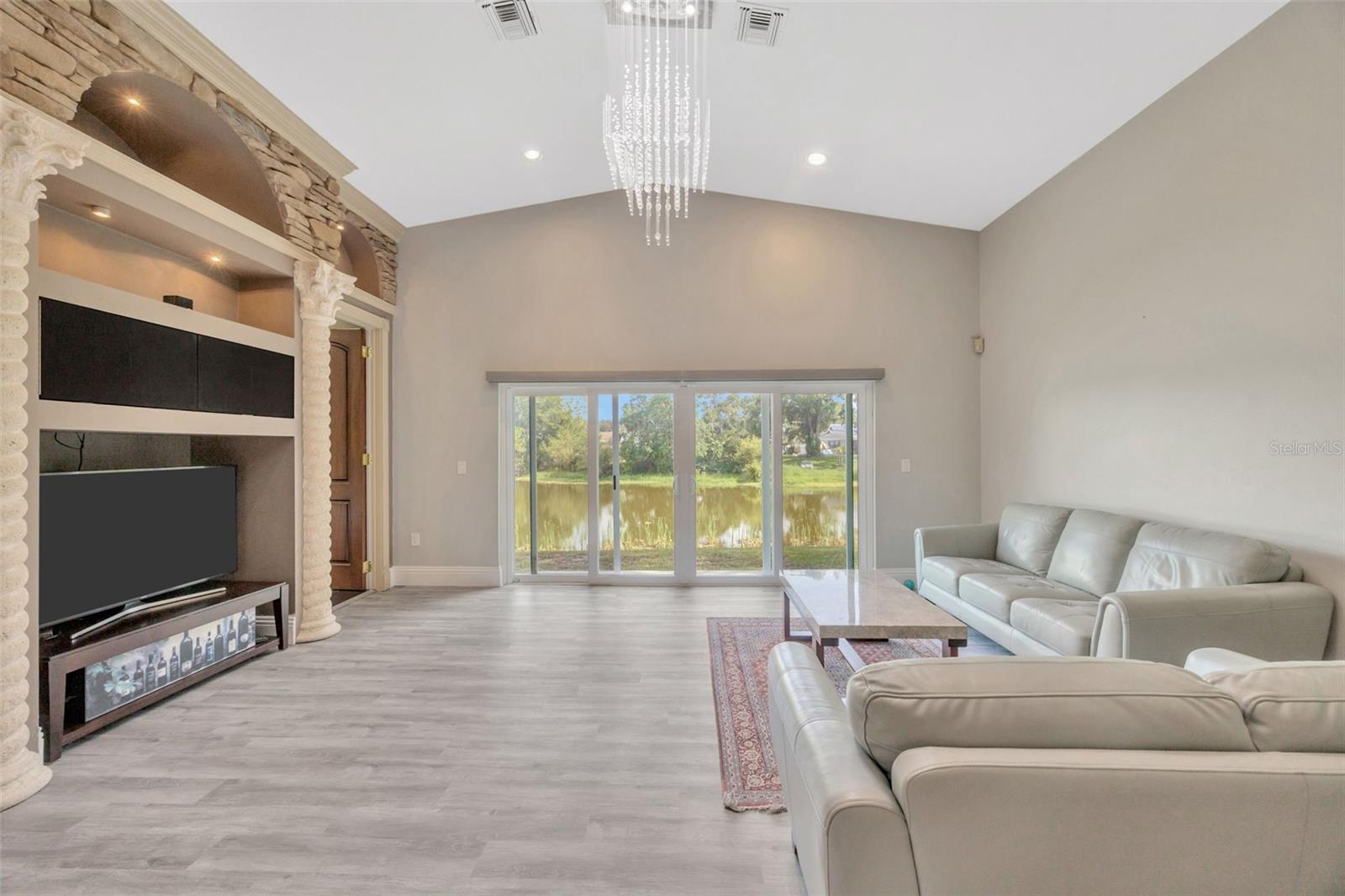 Image 14 of 58 For 3238 Cullendale Drive