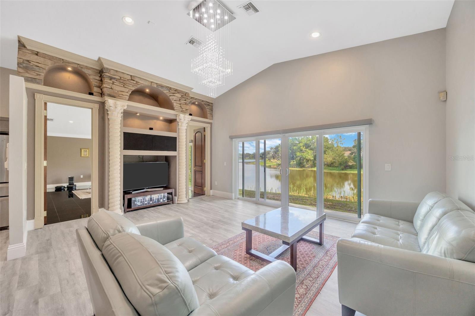 Image 15 of 58 For 3238 Cullendale Drive