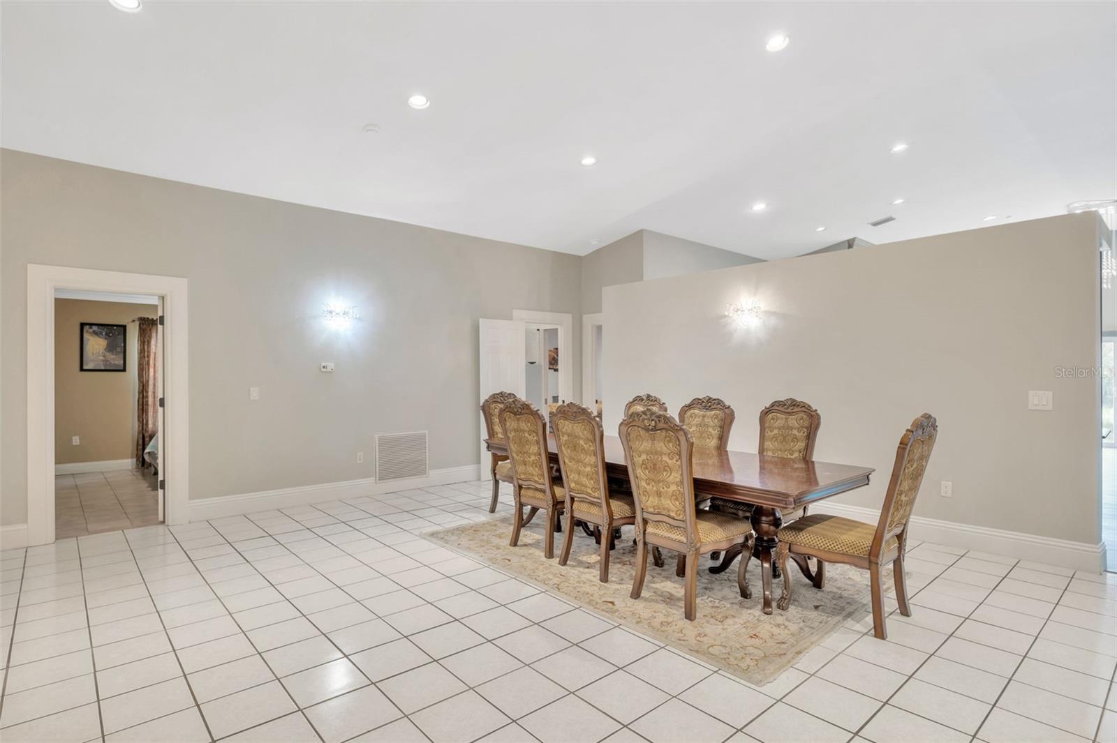 Image 5 of 58 For 3238 Cullendale Drive