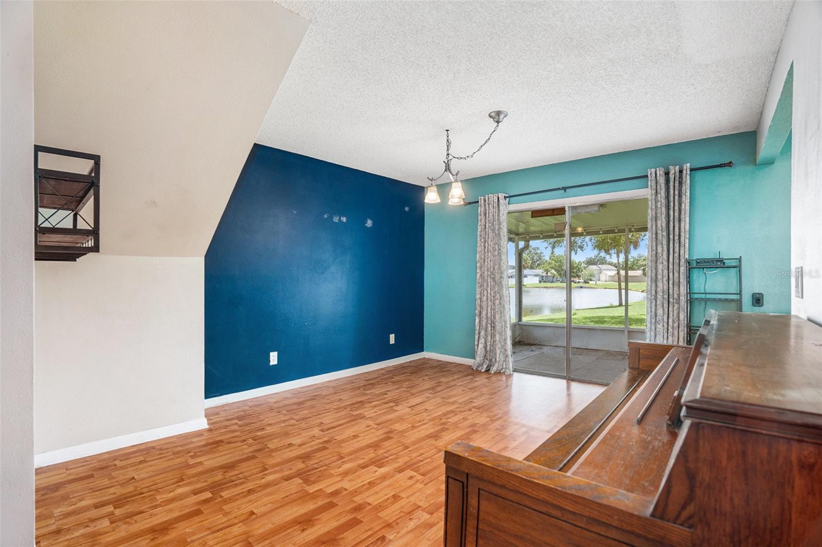 Image 11 of 47 For 11017 Springridge Drive