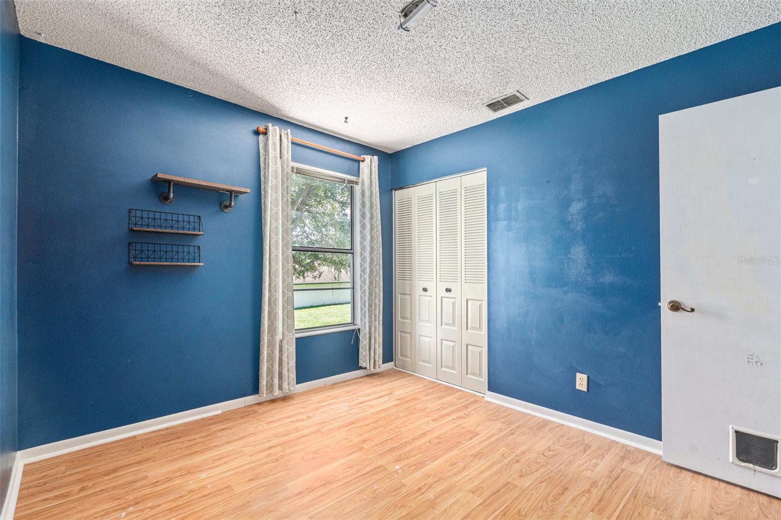 Image 32 of 47 For 11017 Springridge Drive