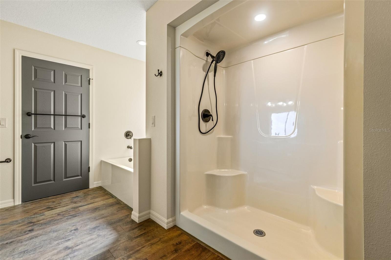 Listing photo id 8 for 5332 Westchase Loop