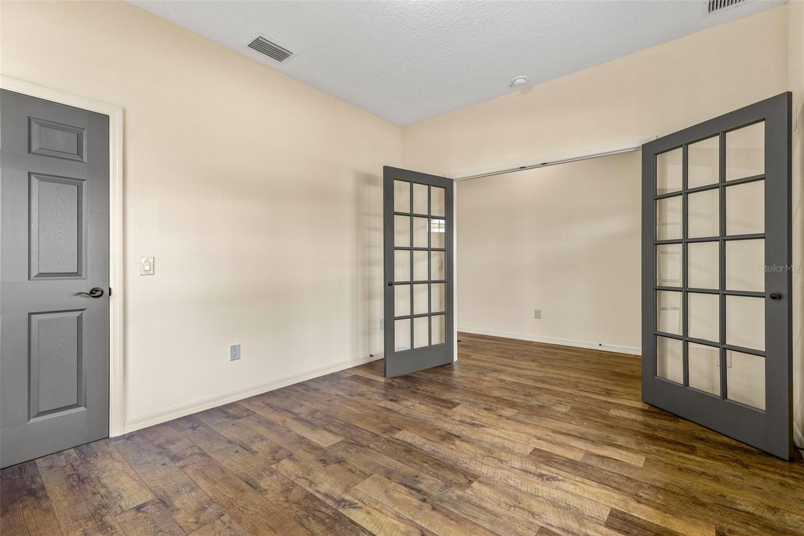 Listing photo id 10 for 5332 Westchase Loop