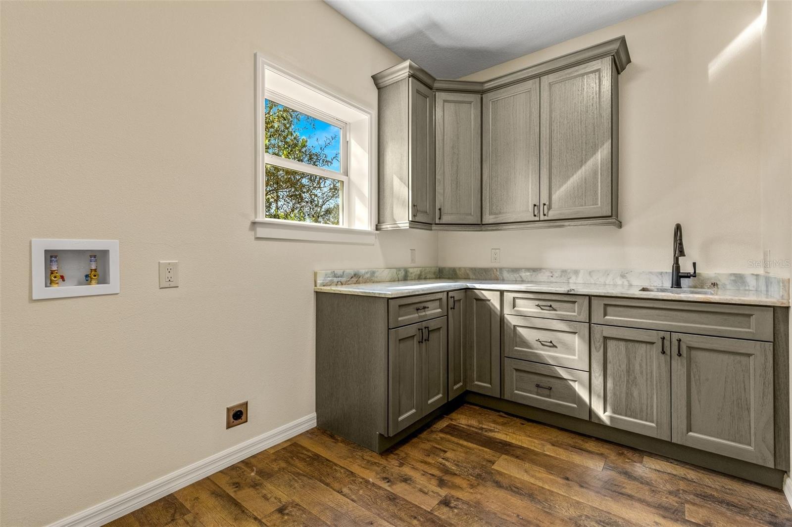 Listing photo id 12 for 5332 Westchase Loop