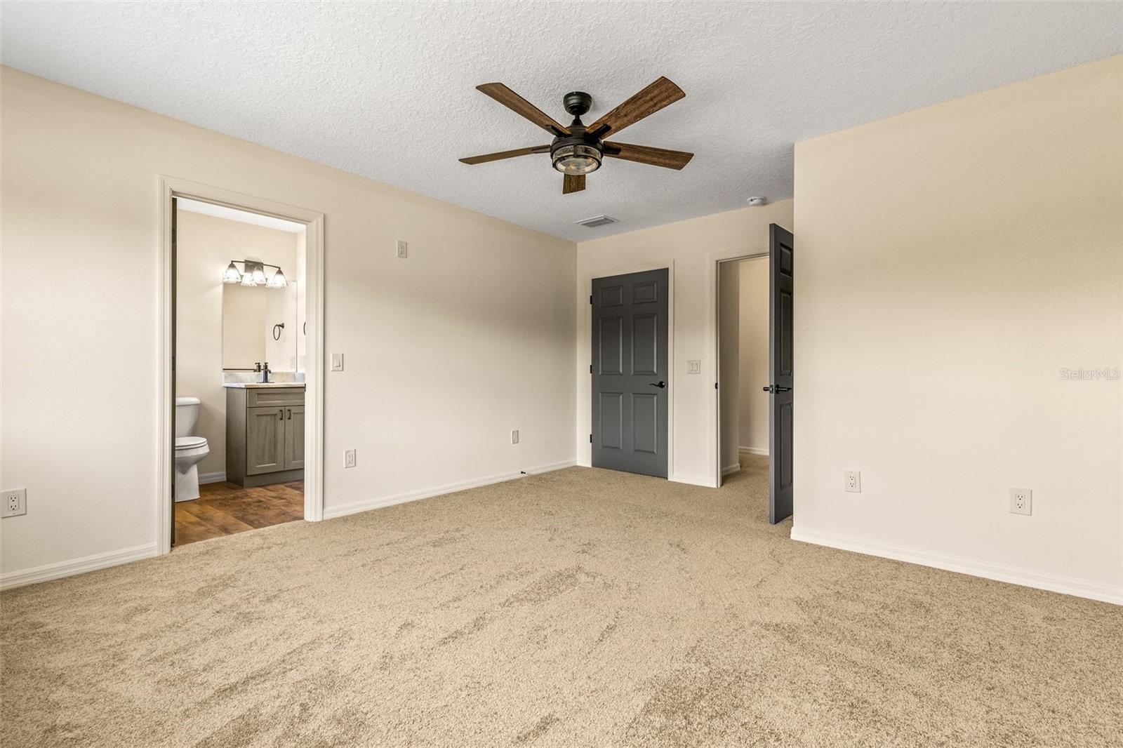 Listing photo id 16 for 5332 Westchase Loop