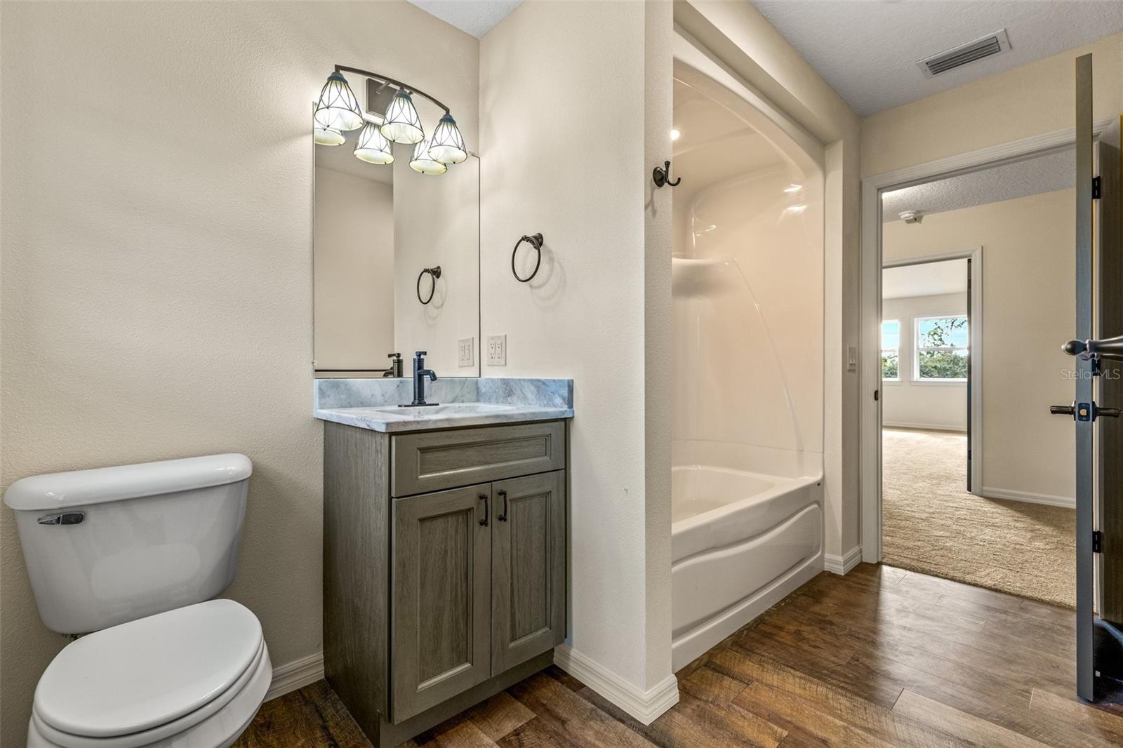 Listing photo id 17 for 5332 Westchase Loop