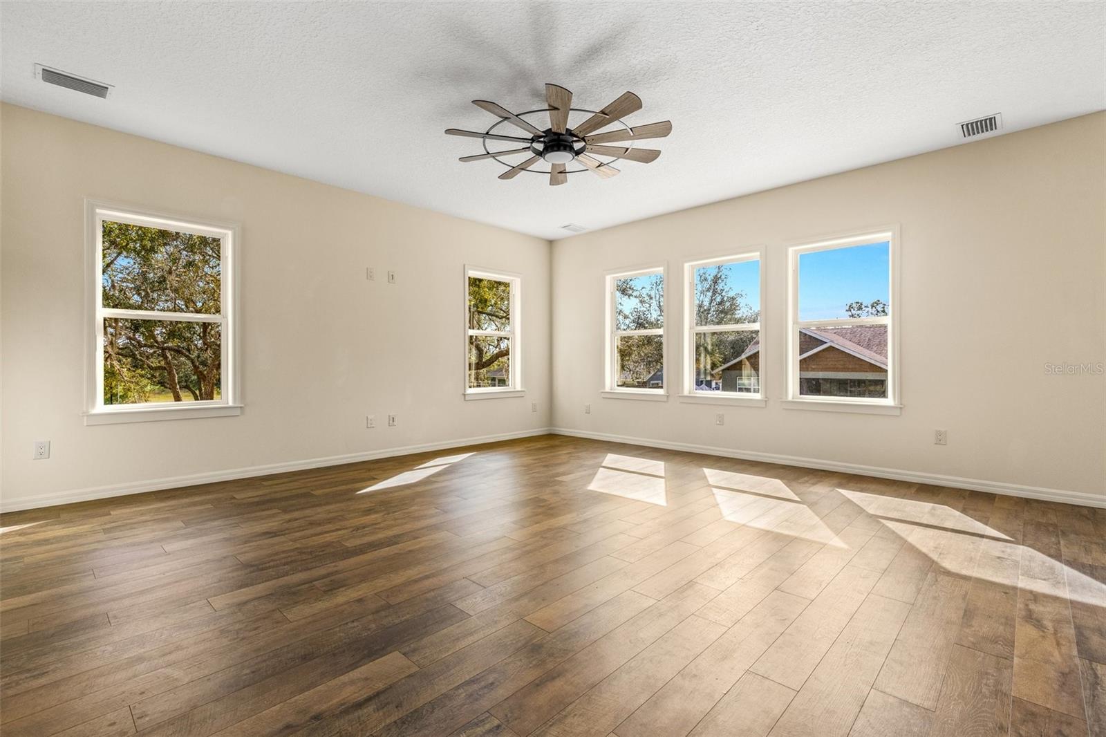 Listing photo id 1 for 5332 Westchase Loop