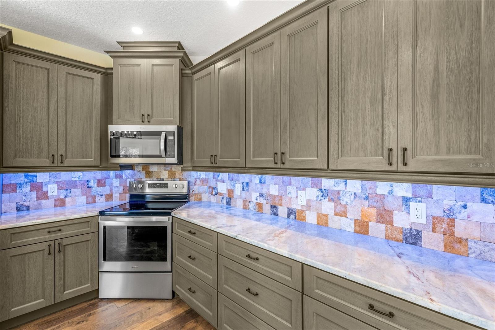 Listing photo id 30 for 5332 Westchase Loop