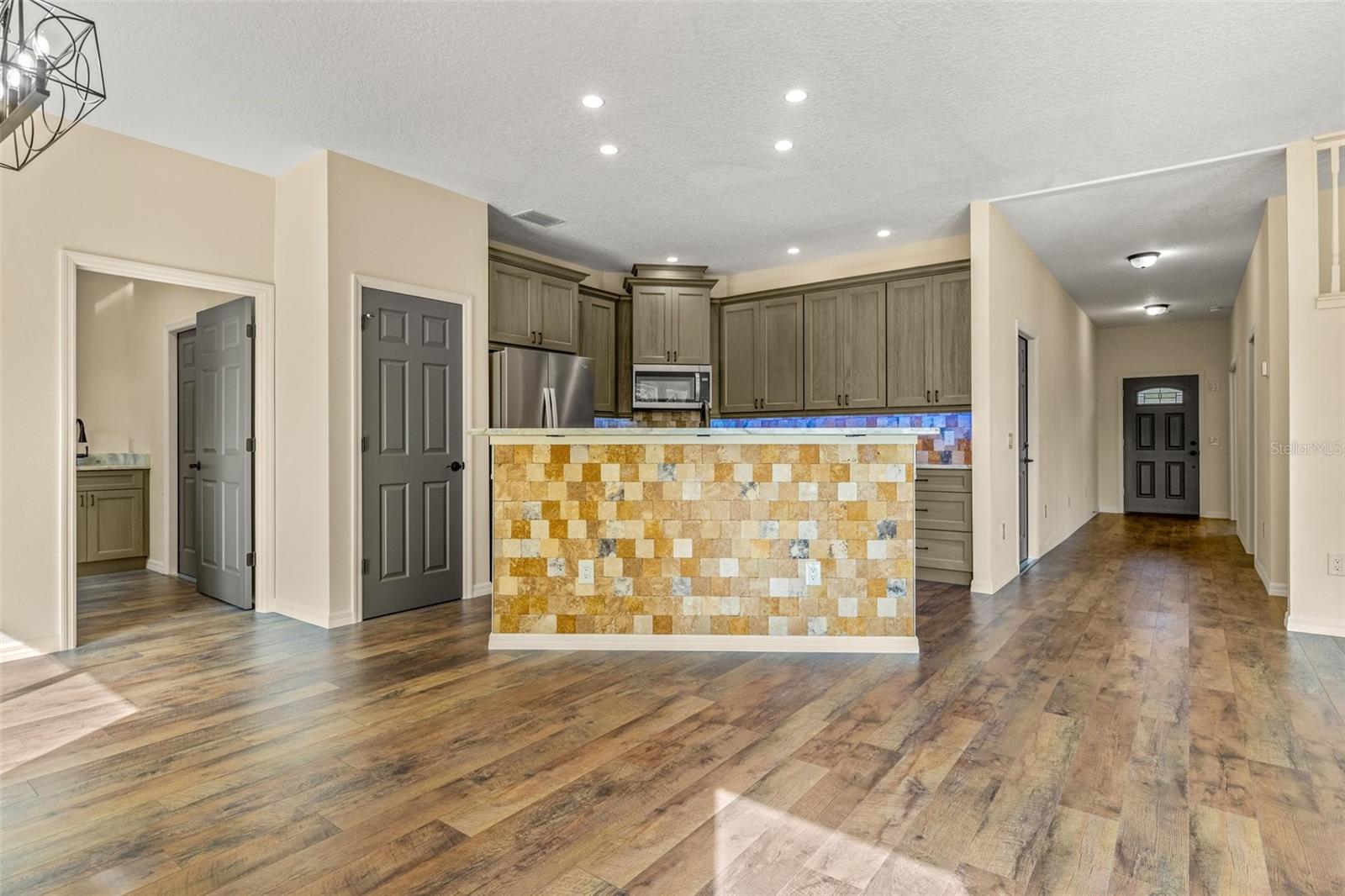 Listing photo id 31 for 5332 Westchase Loop