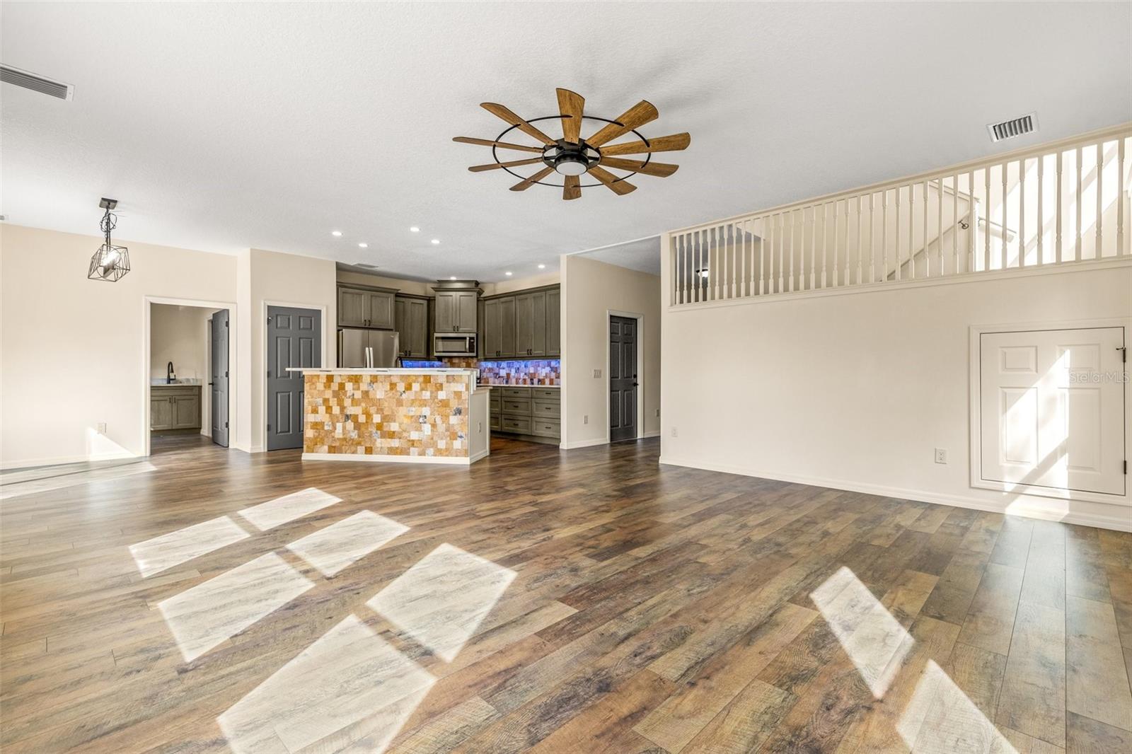 Listing photo id 32 for 5332 Westchase Loop