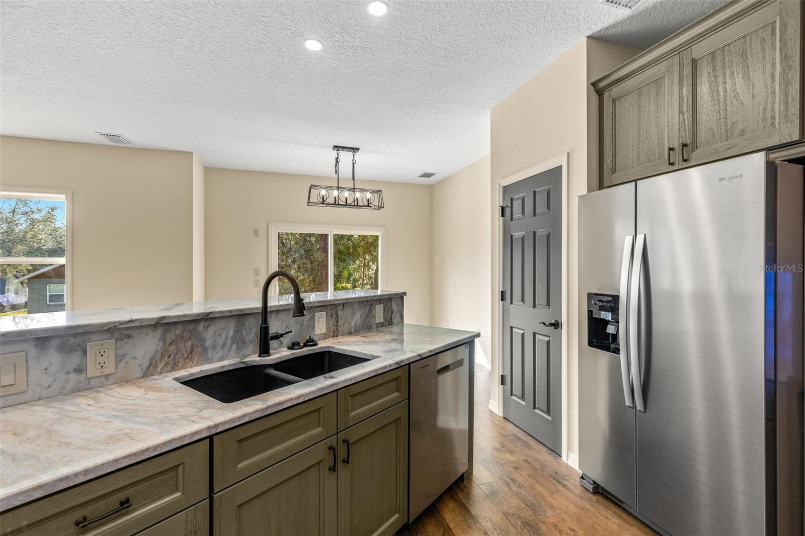 Listing photo id 33 for 5332 Westchase Loop