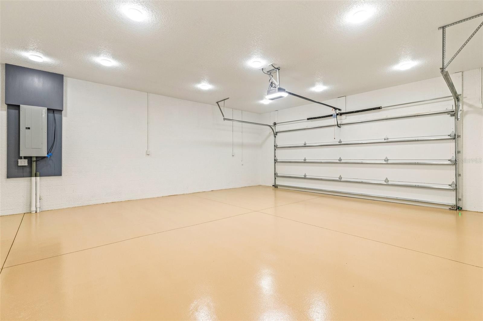 Listing photo id 34 for 5332 Westchase Loop