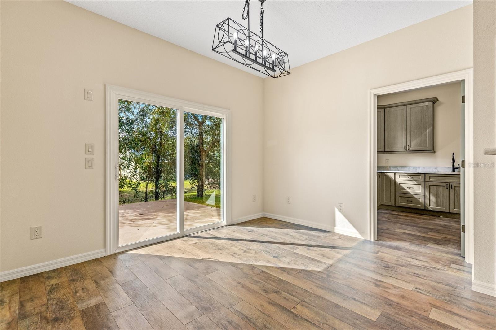 Listing photo id 4 for 5332 Westchase Loop