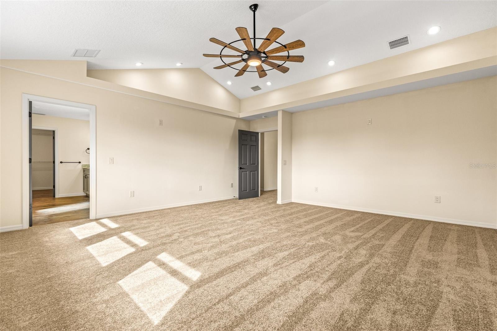 Listing photo id 5 for 5332 Westchase Loop