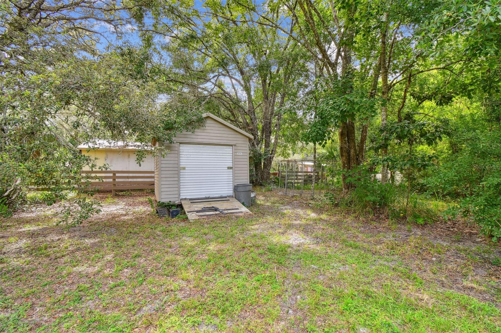 Listing photo id 22 for 2612 Regal Oaks Lane