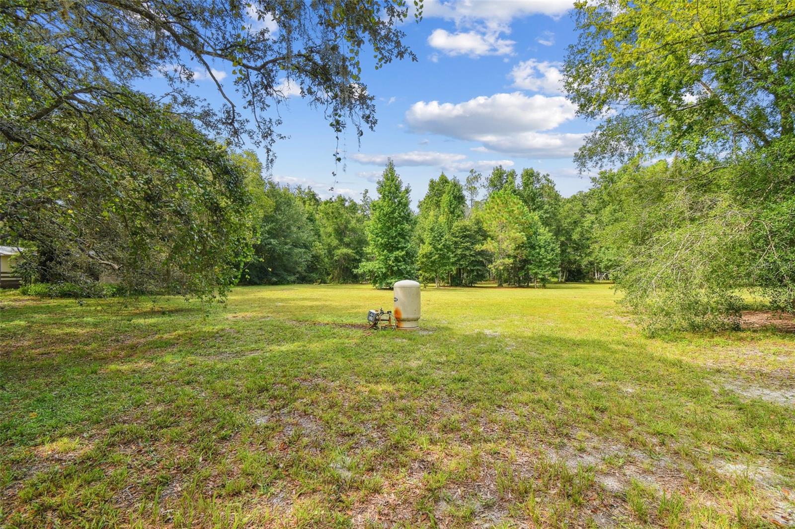 Listing photo id 23 for 2612 Regal Oaks Lane