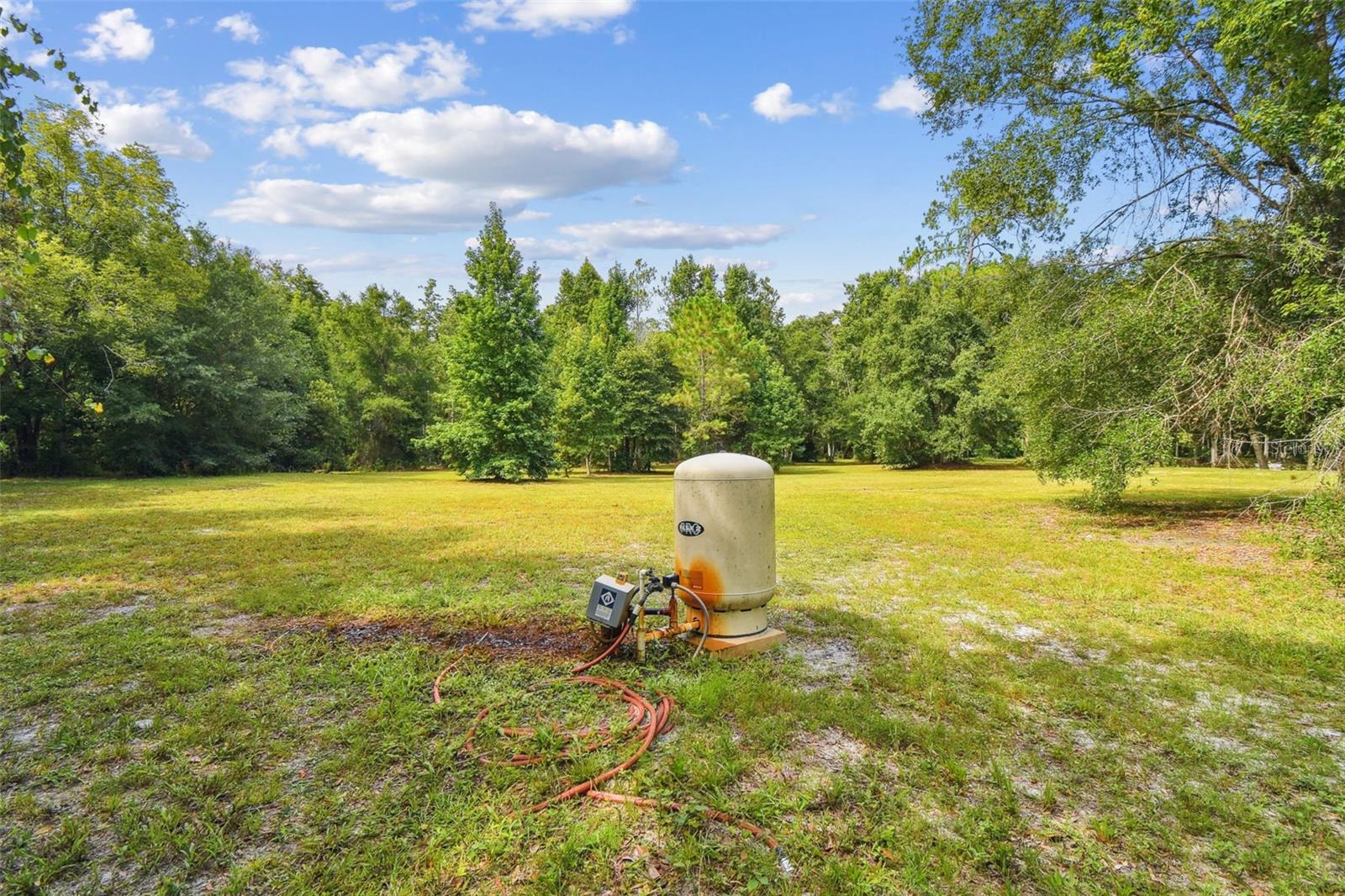 Listing photo id 24 for 2612 Regal Oaks Lane