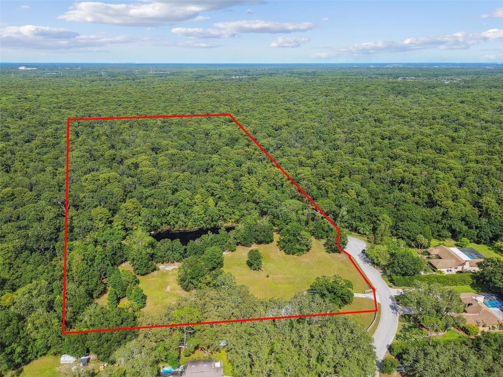 Listing photo id 2 for 2612 Regal Oaks Lane