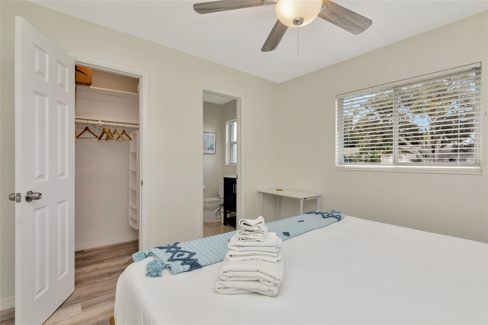 Image 22 of 58 For 2733 21st Avenue Sw