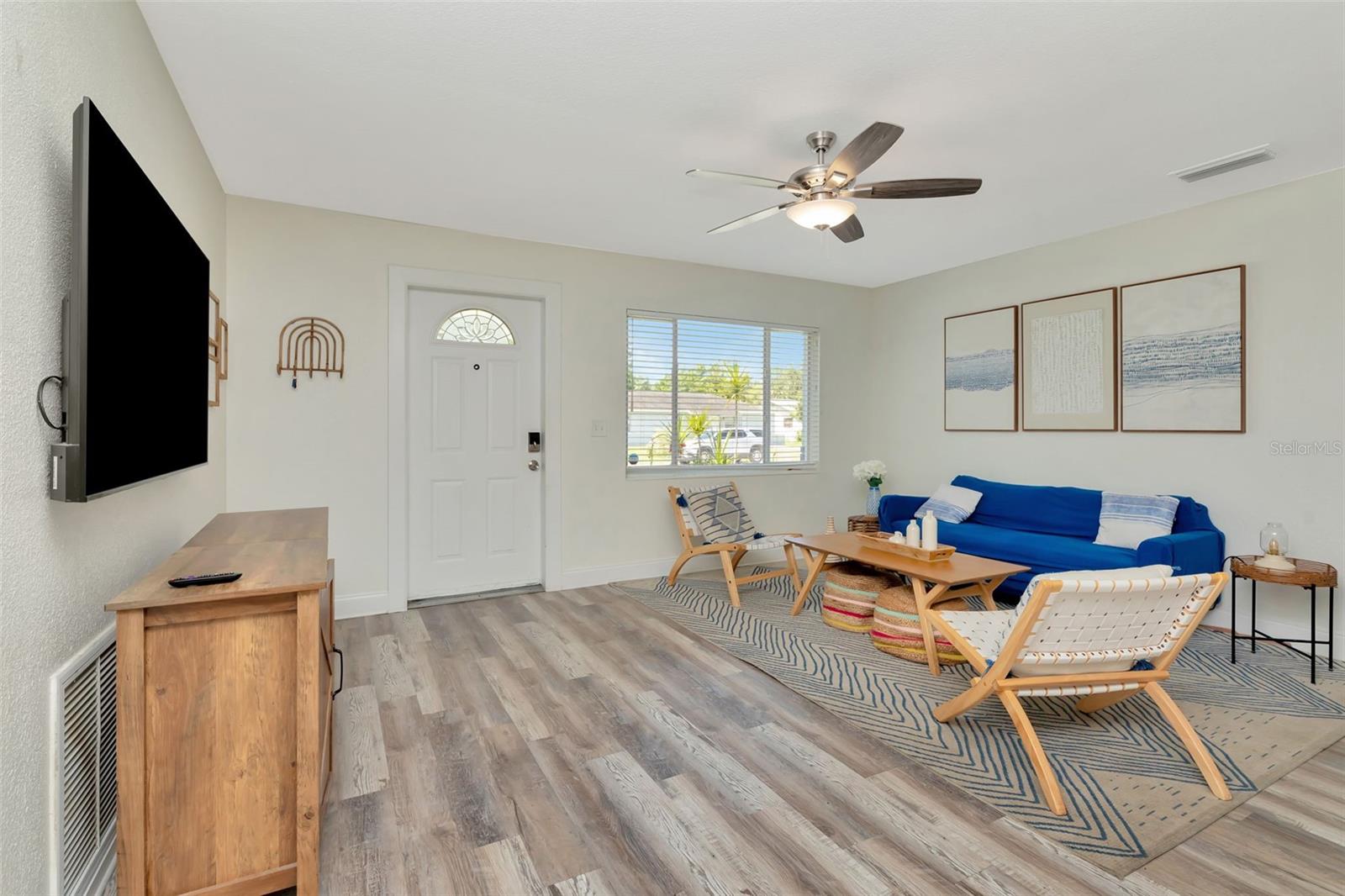Image 4 of 58 For 2733 21st Avenue Sw