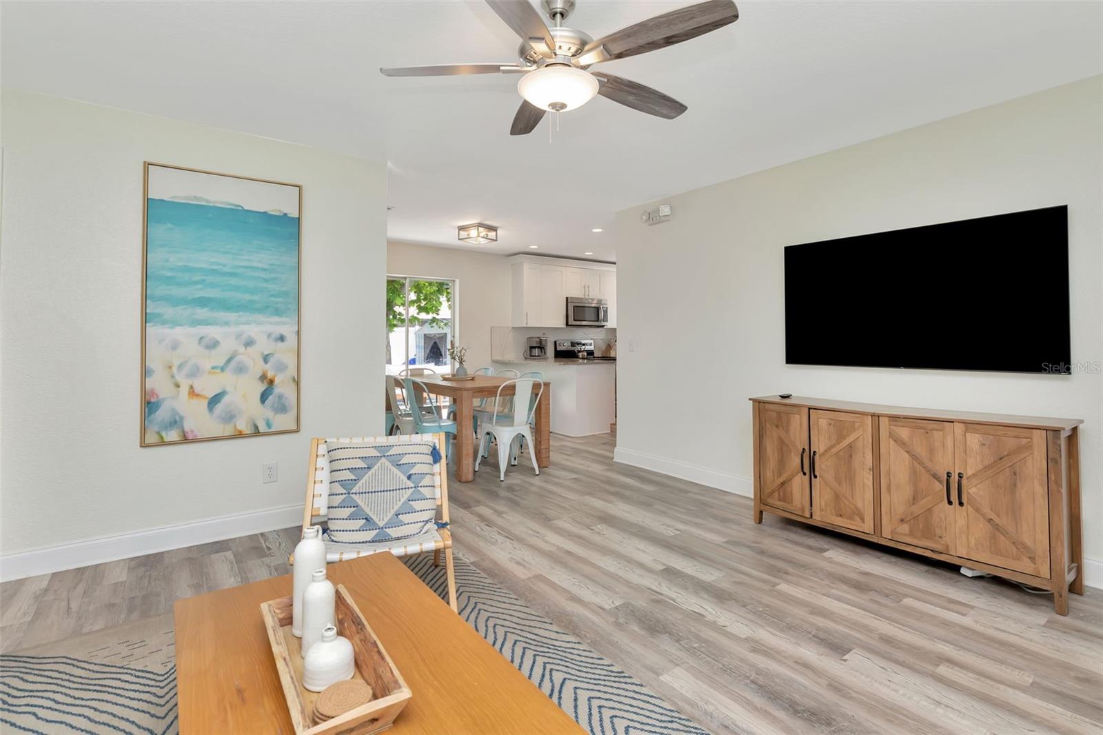 Image 7 of 58 For 2733 21st Avenue Sw