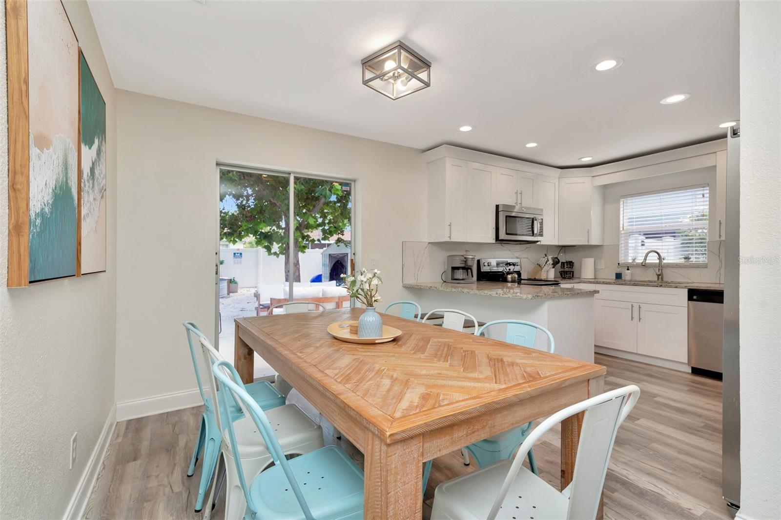 Image 8 of 58 For 2733 21st Avenue Sw