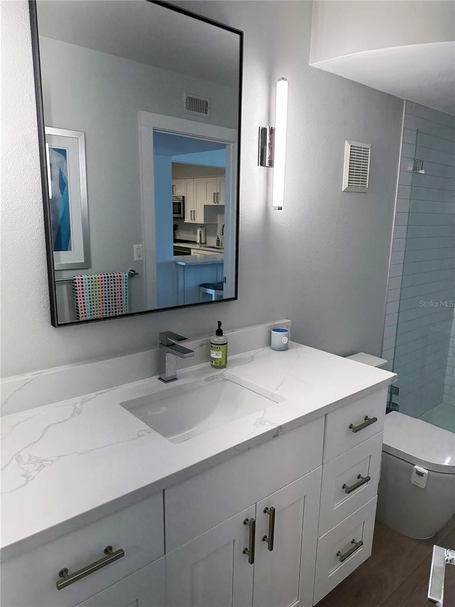 Image 20 of 24 For 6083 Bahia Del Mar Circle 557