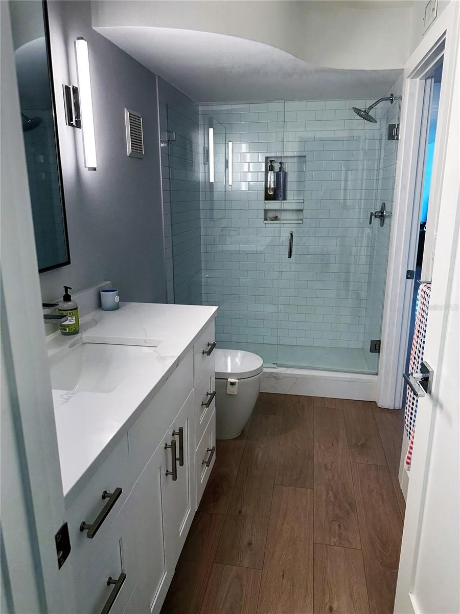 Image 21 of 24 For 6083 Bahia Del Mar Circle 557