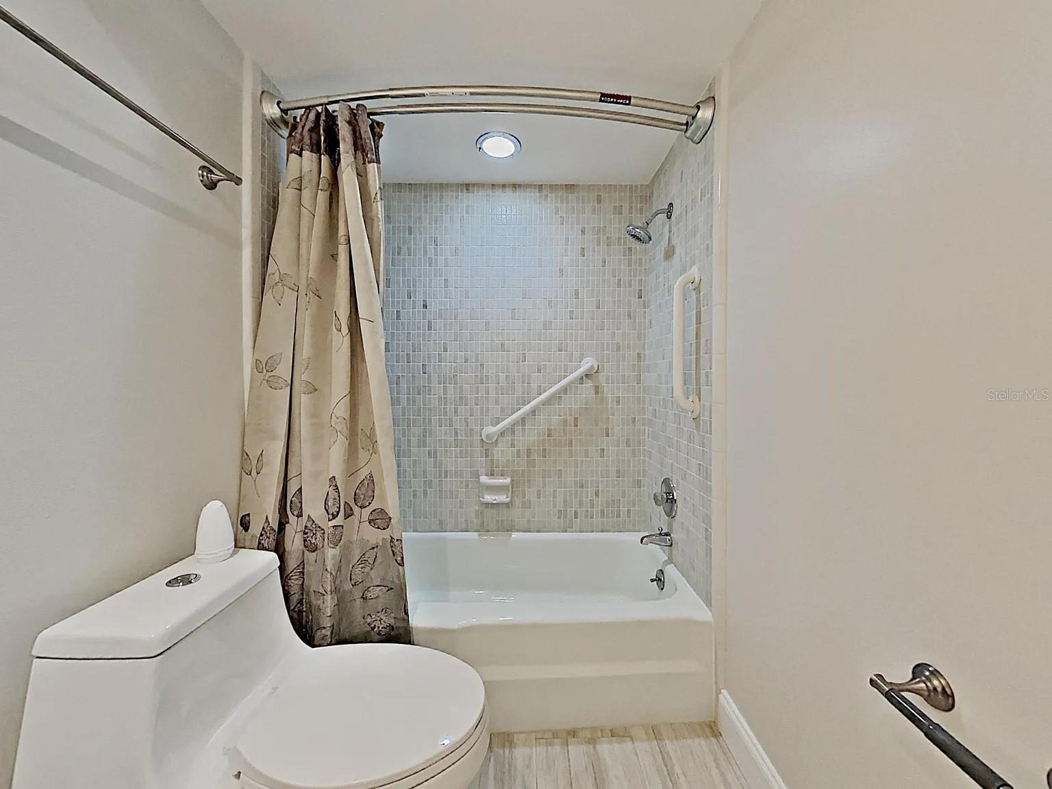 Image 19 of 21 For 5220 Brittany Drive S 1502