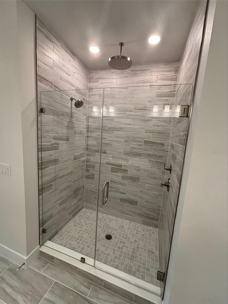 Image 10 of 47 For 7220 Sutton Lane