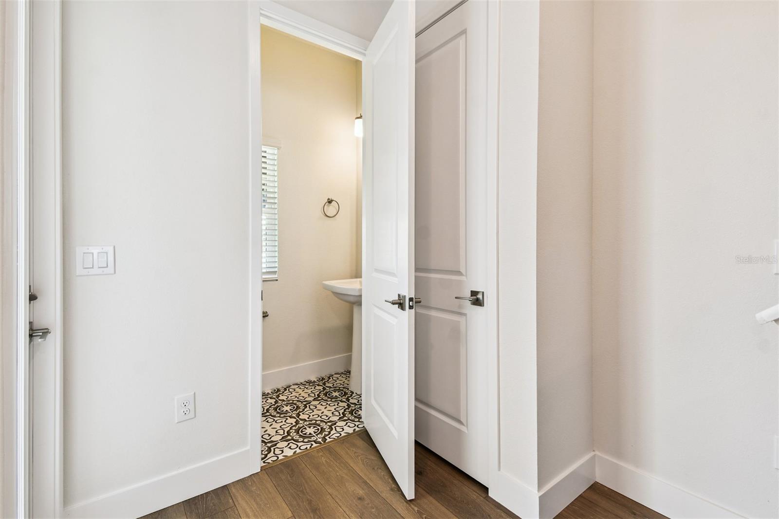 Image 37 of 47 For 7220 Sutton Lane