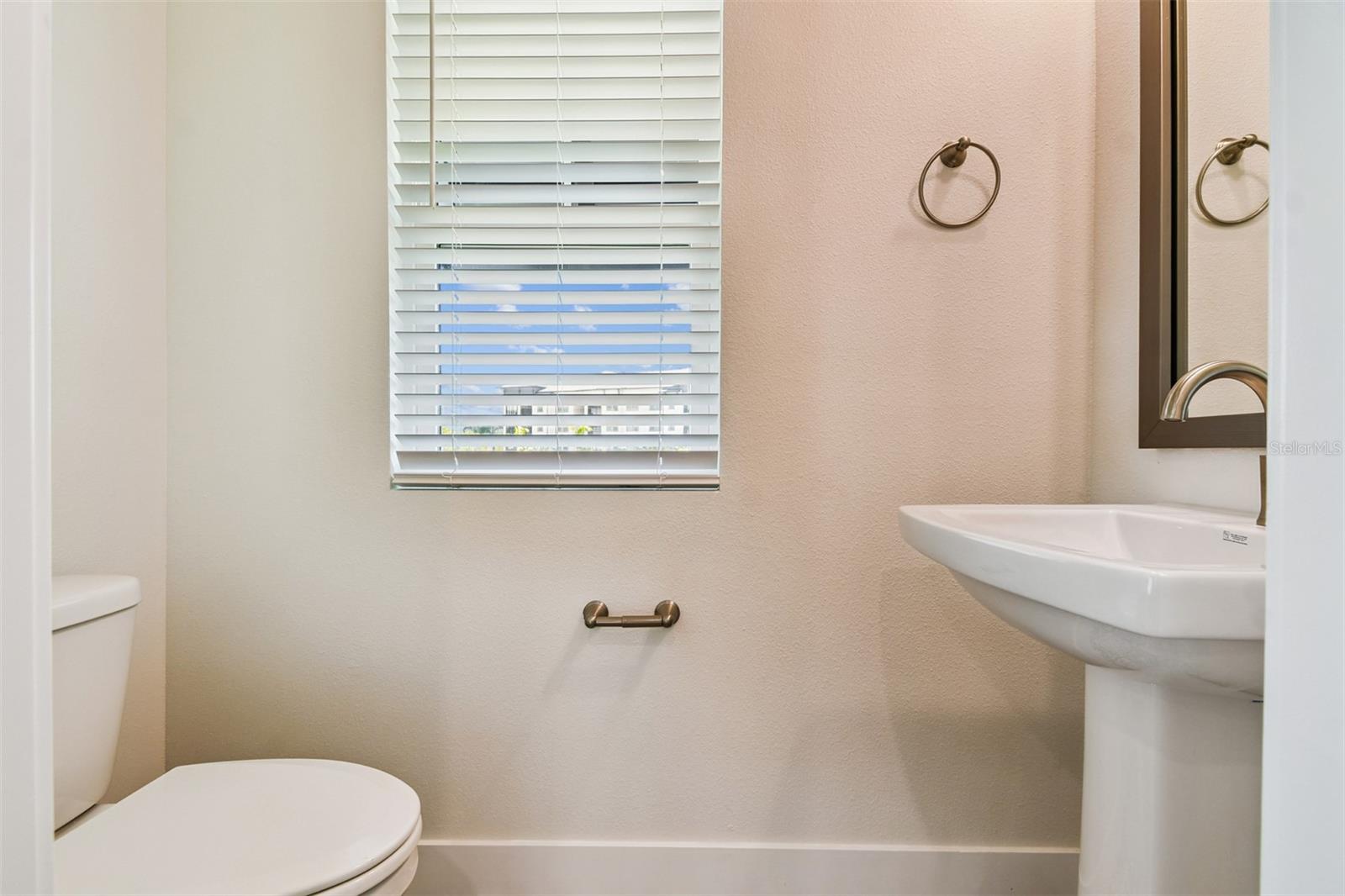 Image 38 of 47 For 7220 Sutton Lane