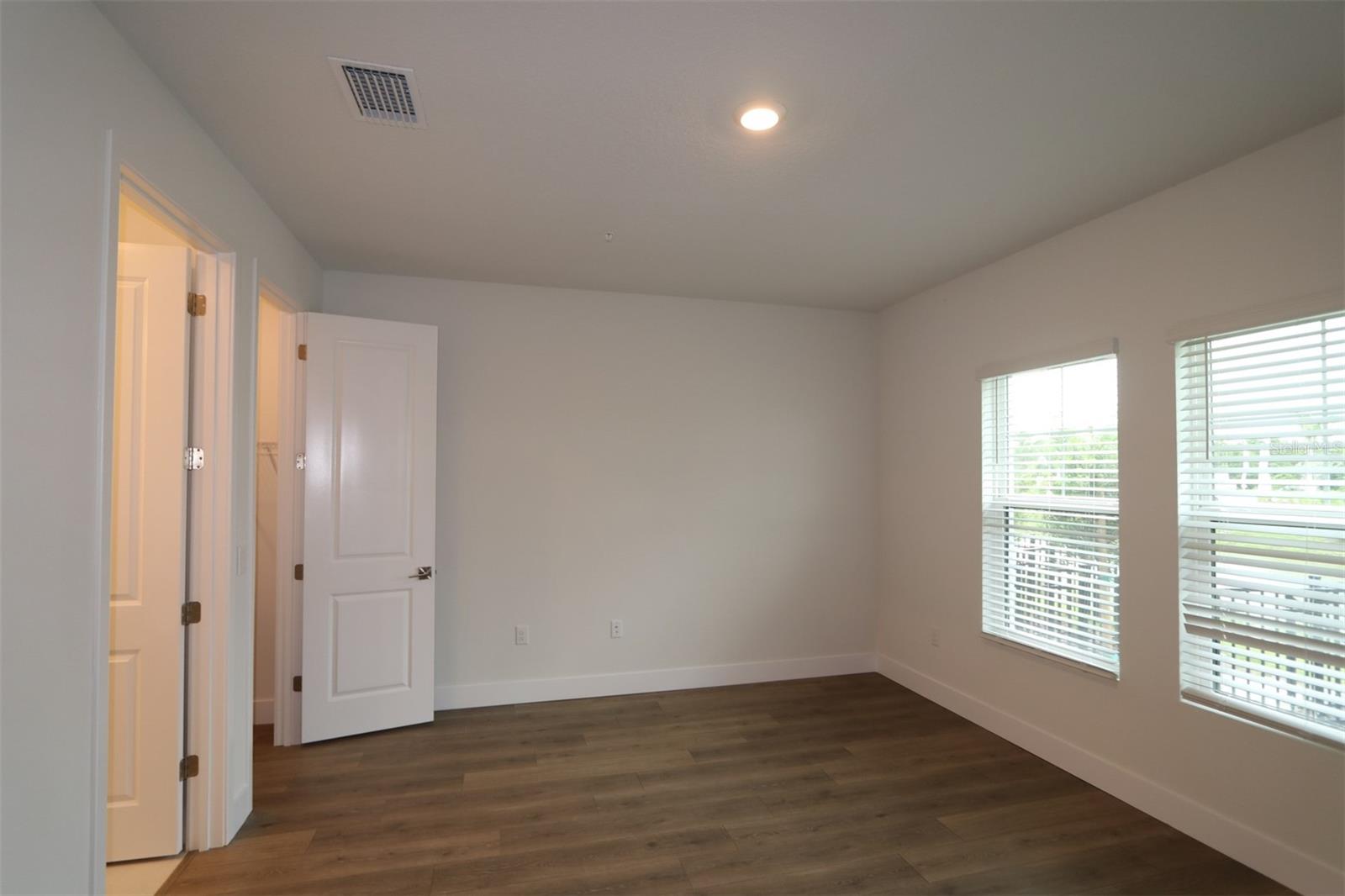 Image 5 of 47 For 7220 Sutton Lane