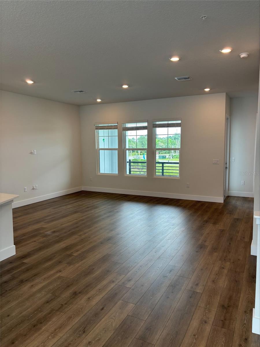Image 8 of 47 For 7220 Sutton Lane