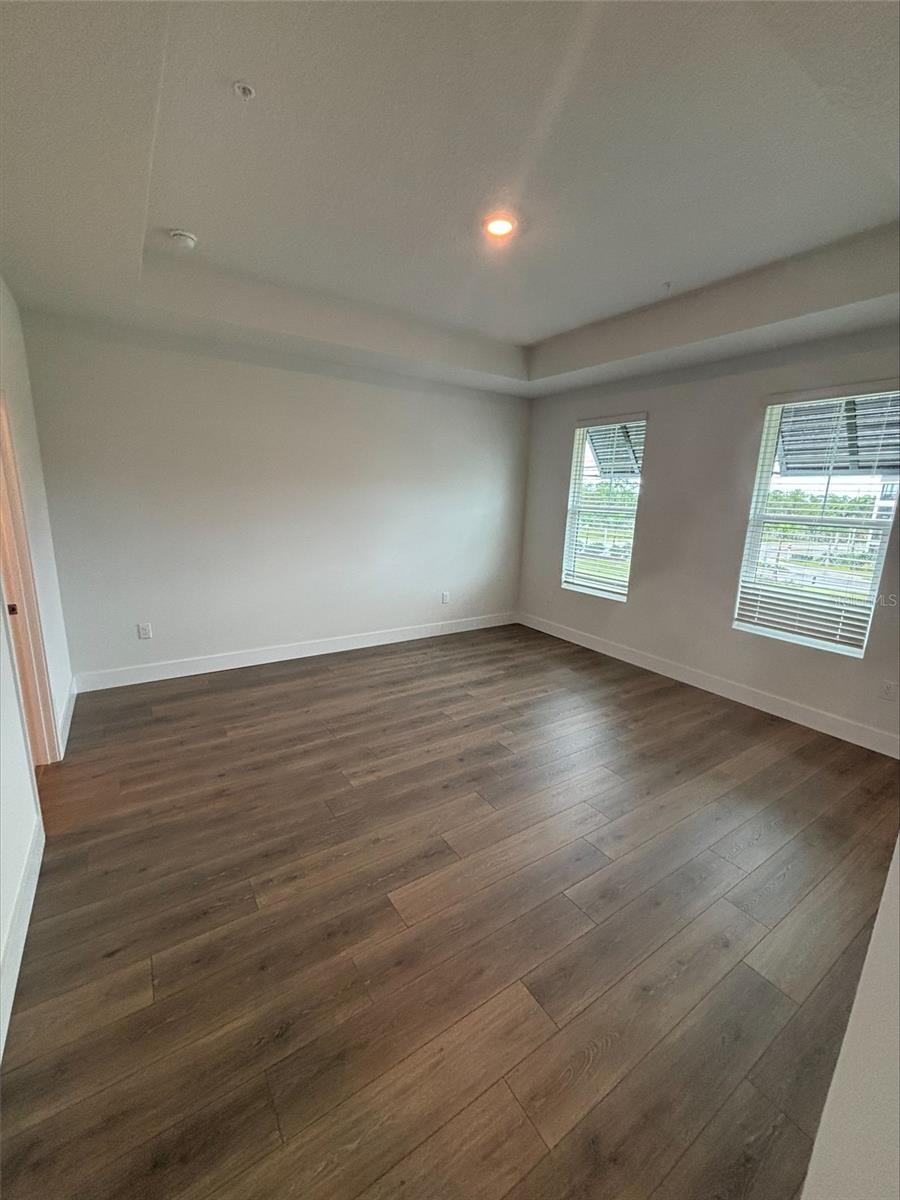 Image 9 of 47 For 7220 Sutton Lane