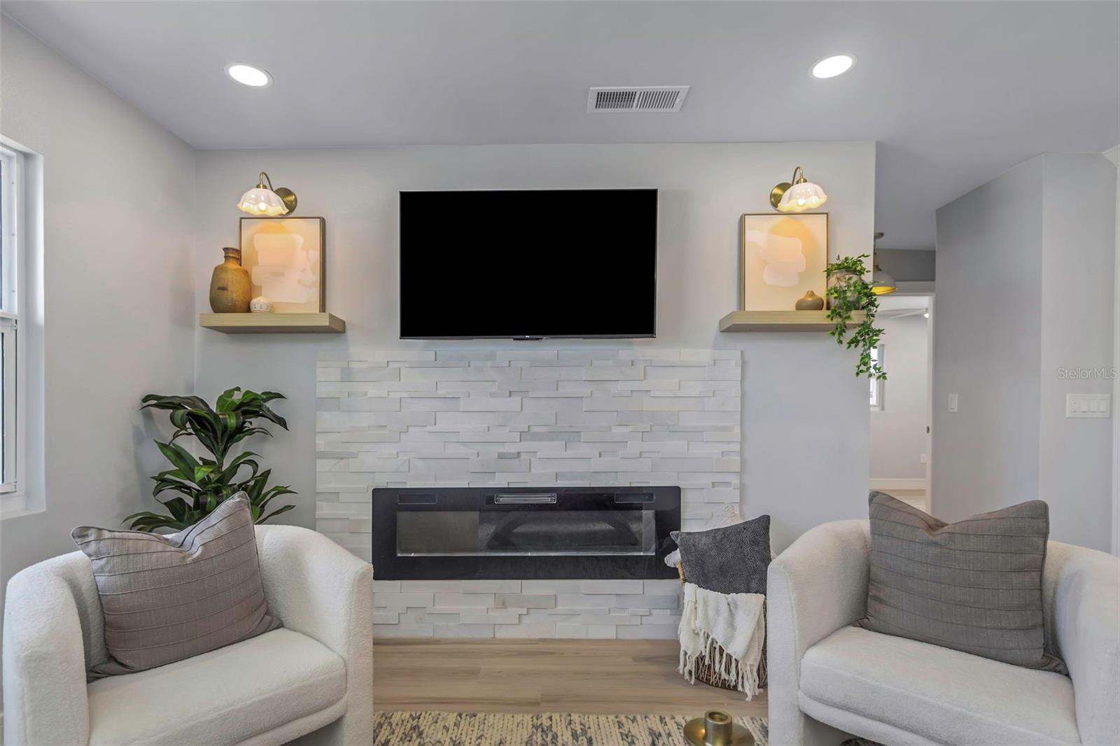 Image 4 of 54 For 10216 Spoonbill Road E